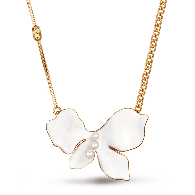 Gold chain necklace featuring a white enamel bow pendant adorned with three pearls in the center. Elegant and stylish accessory.