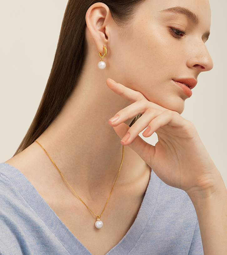 Pearl Pendant Necklace