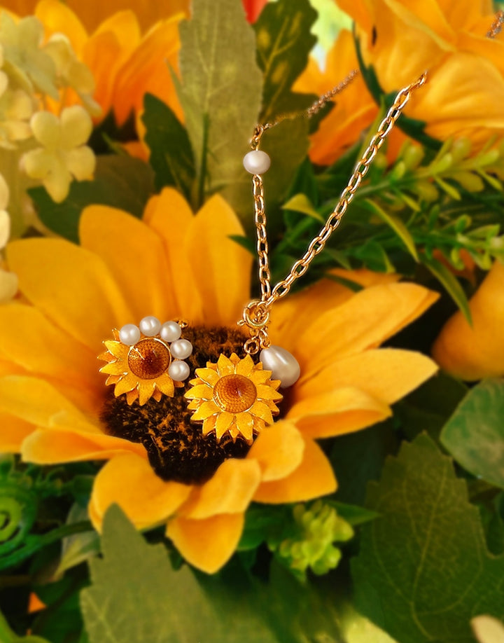  Golden Sunflower Pendant Necklace